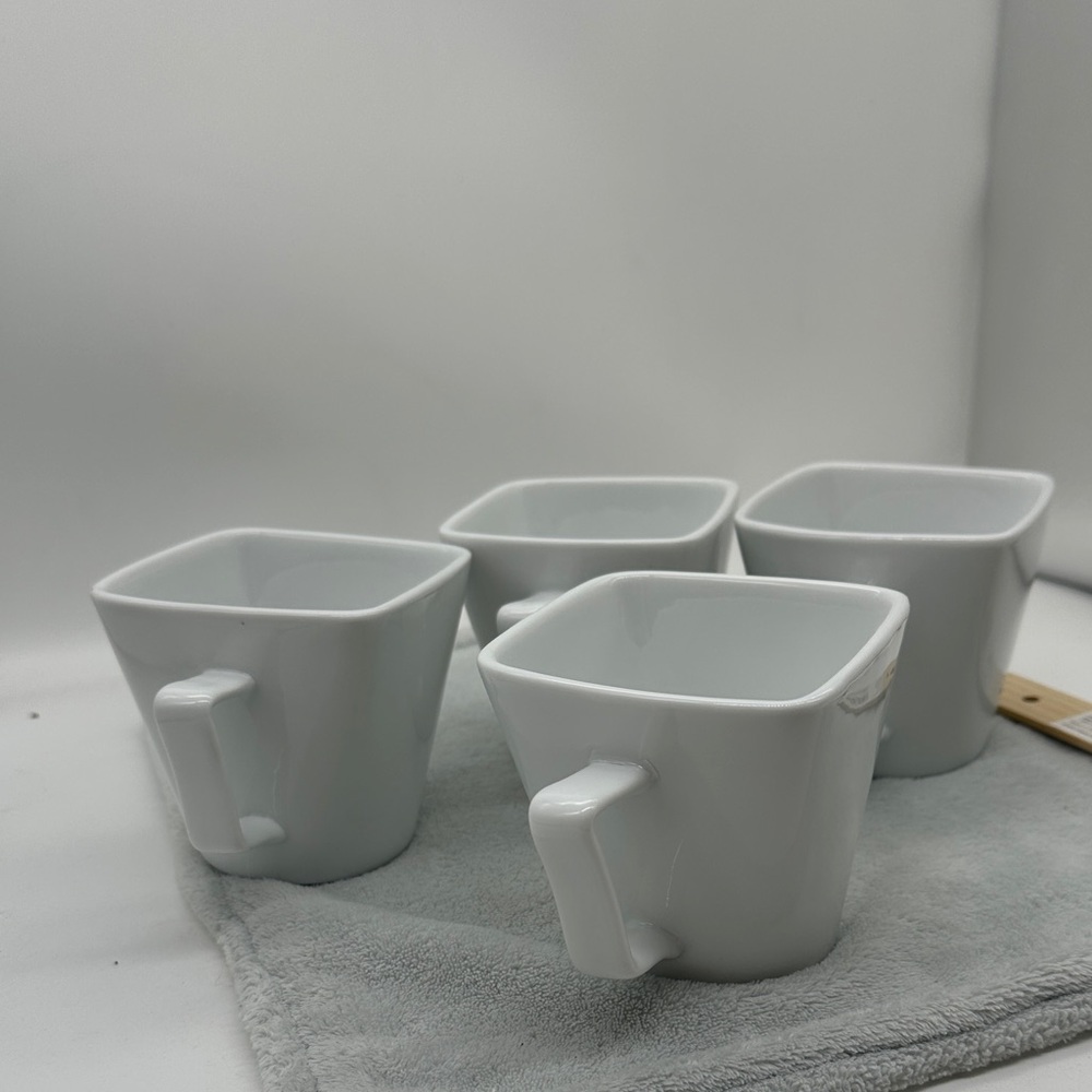 Coffee Mugs Basic Square Rim Pattern Porcelain White Color 13 oz. Ea. Lot of 4